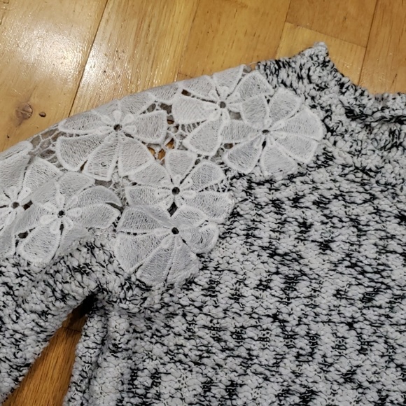 Lush Sweater Size Small - Picture 2 of 4